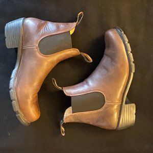 Blundstone 1673 heeled chelsea boots size 9.5